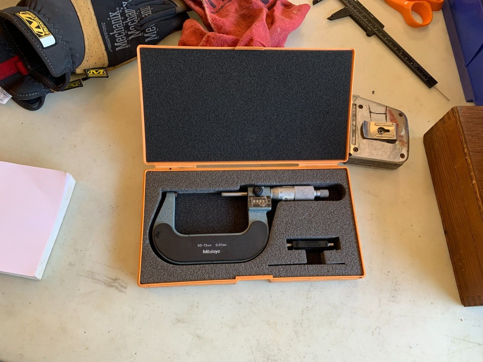 Mitutoyo 193-103 Indicating Outside Micrometer 50 to 75mm w/Case, Standard