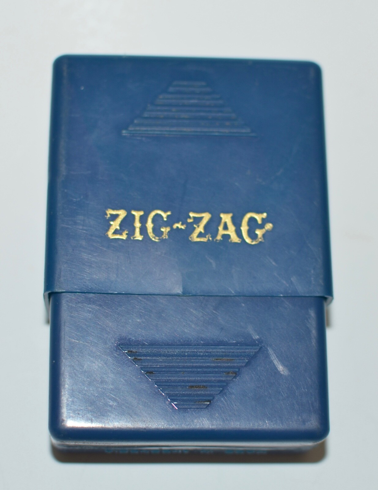 BLUE PLASTIC ZIG ZAG CIGARETTE BOX MADE IN INDONESIA