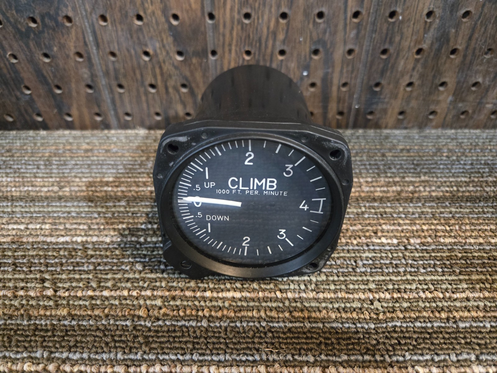 7040 United Instruments Vertical Speed Indicator