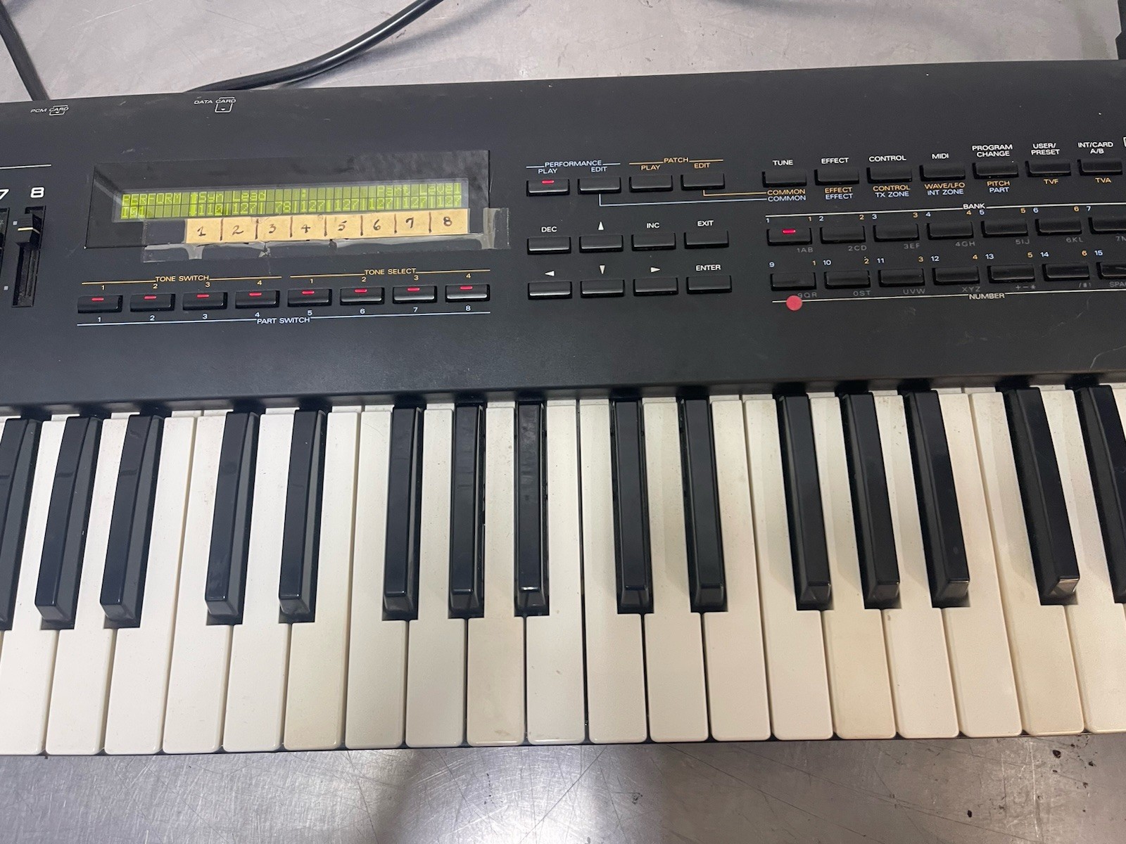 Roland JV 80 MULTI TIMBRAL SYNTHESIZER JV-80 Multi Synthesizer