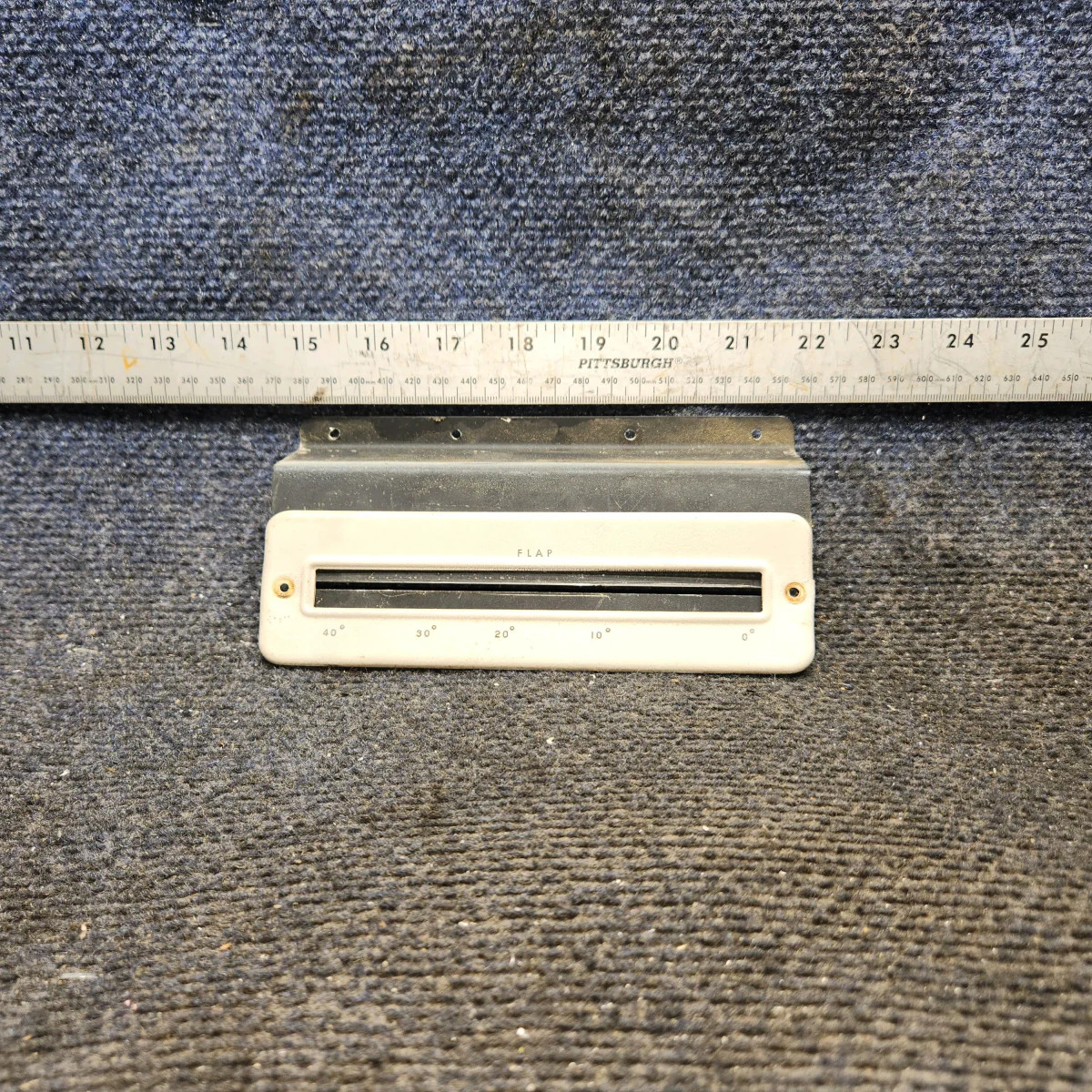0413417-3 | cessna 150G | Flap Position Indicator Cover