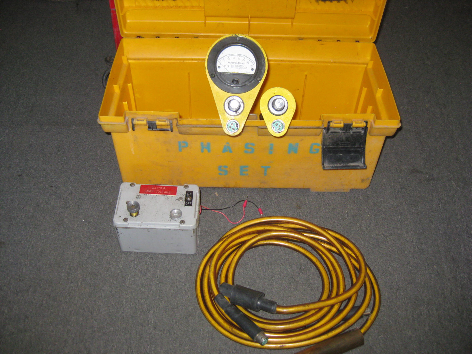 STB yellow and black 5-15 kv elec test equip analog phasing