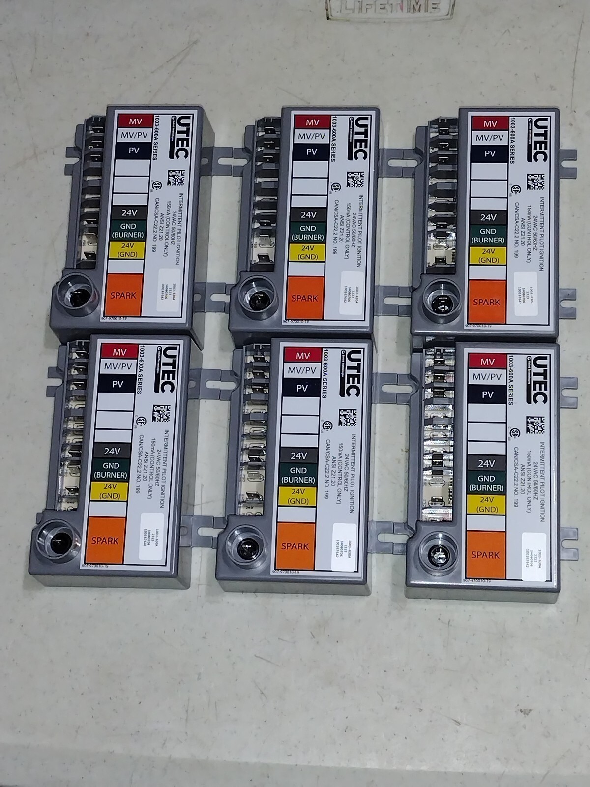UTEC 1003-600A SERIES INTERMITTENT PILOT IGNITION  CONTROL 24VAC  X6 PIECES NEW
