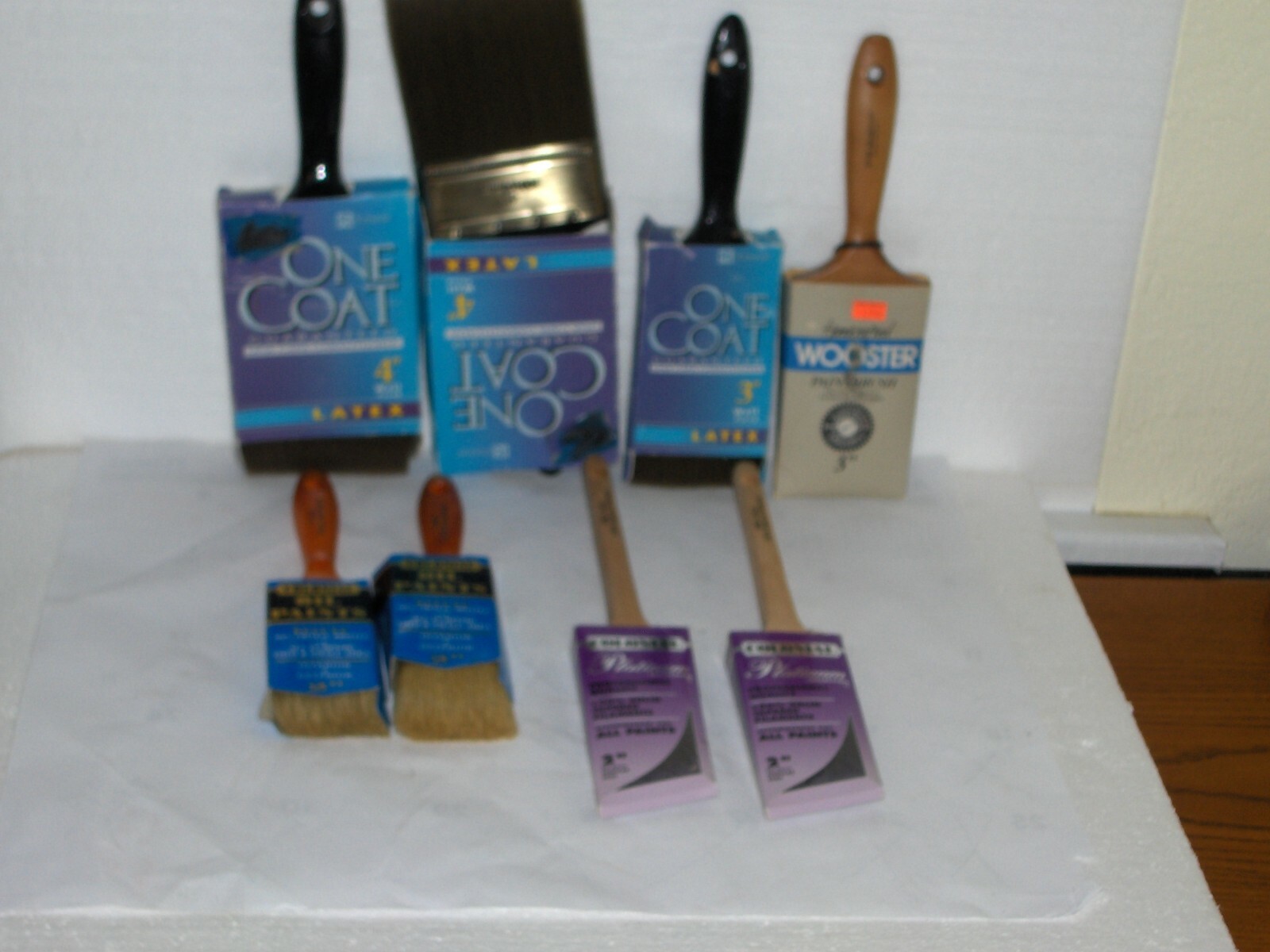 Assorted sizes of paint brushes