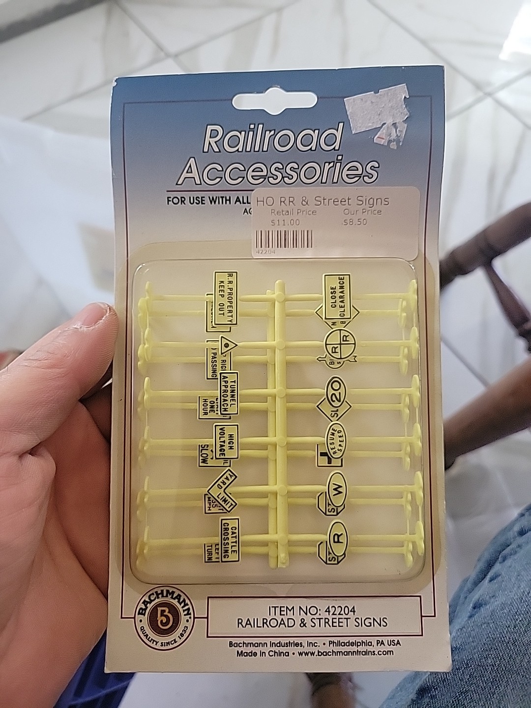 Bachmann HO Scale  RAILROAD & STREET SIGNS.  #42204