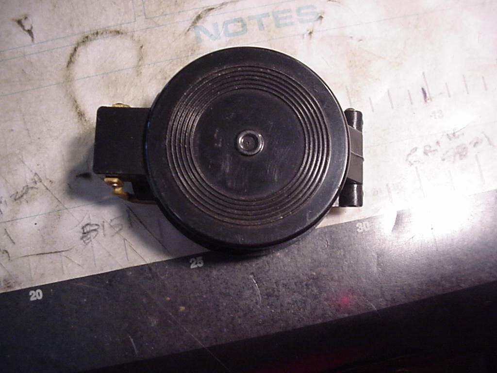 NICE ENGINEER DIRCETIONAL COMPASS 2 1/8 INCH ACROSS.