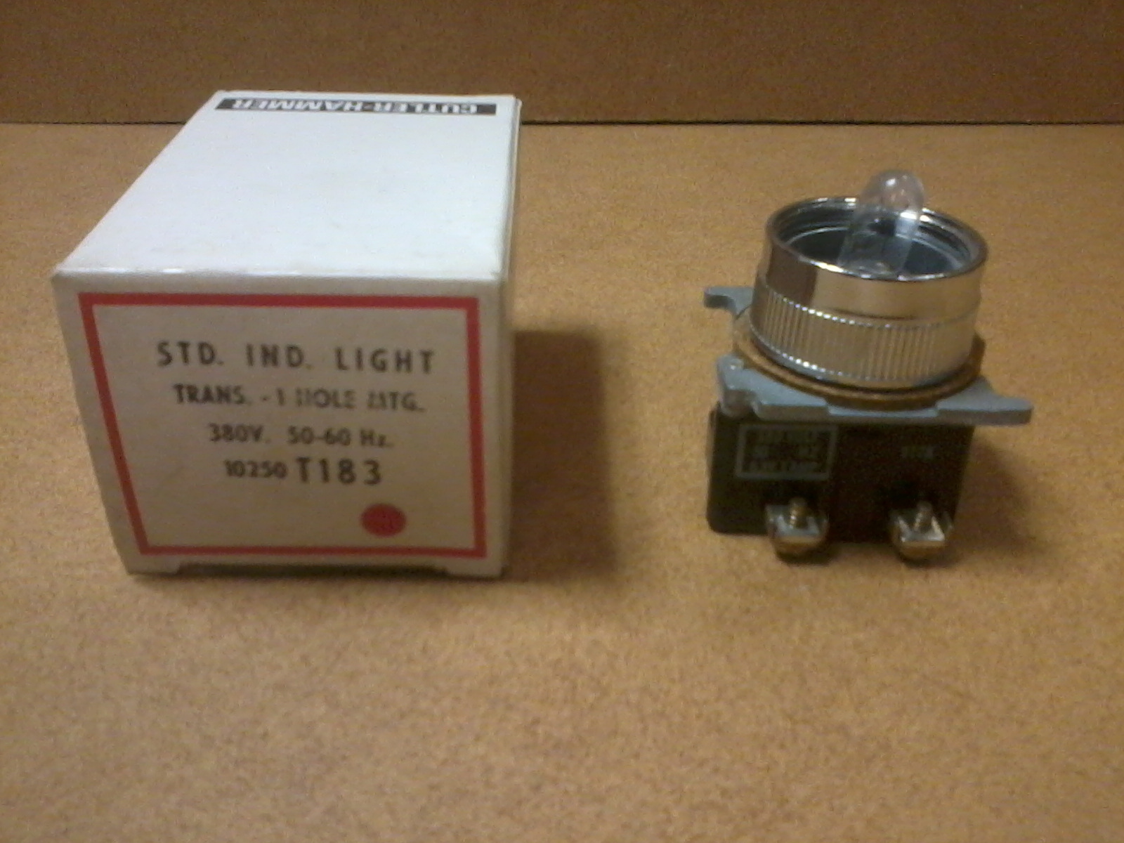 10250T183 Cutler Hammer 380V TRansformer Type Pilot Light NIB