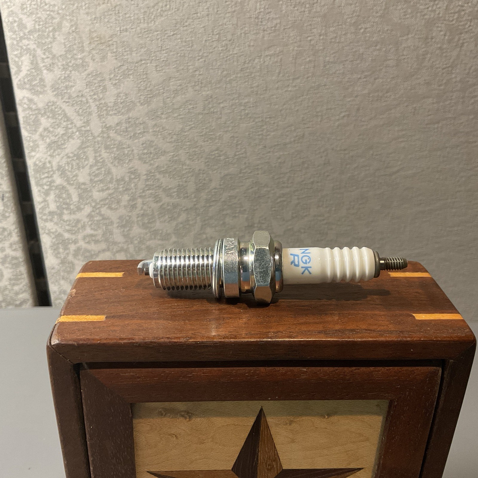 NGK - 5531 Spark Plug DPR6EA-9 -NEW