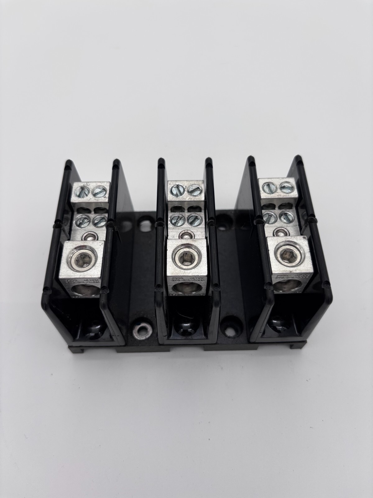 EDISON HPB104-3 Open Power Distribution Block, 175A, 3-pole. 600V rated.