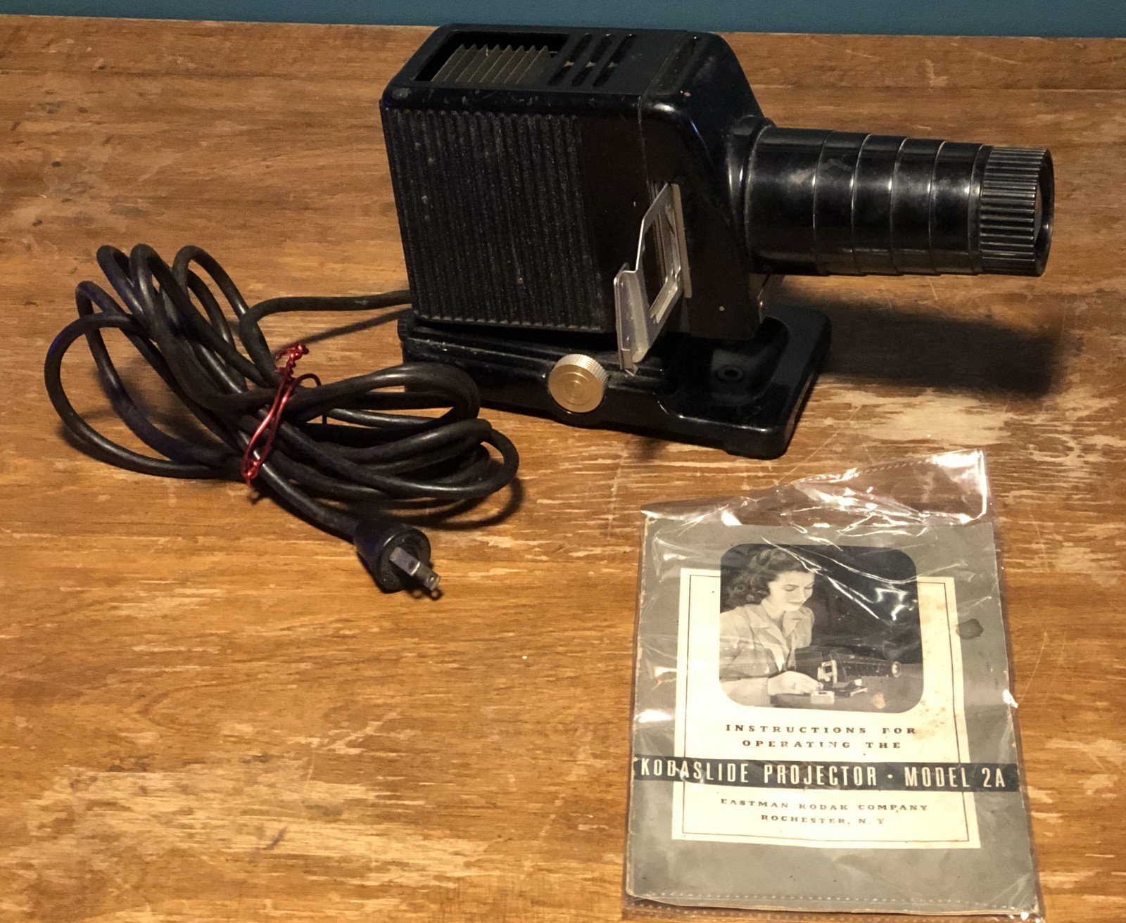 1940's Kodak Kodaslide 35mm 2" Slide Projector Model 2A W/ Original Manual