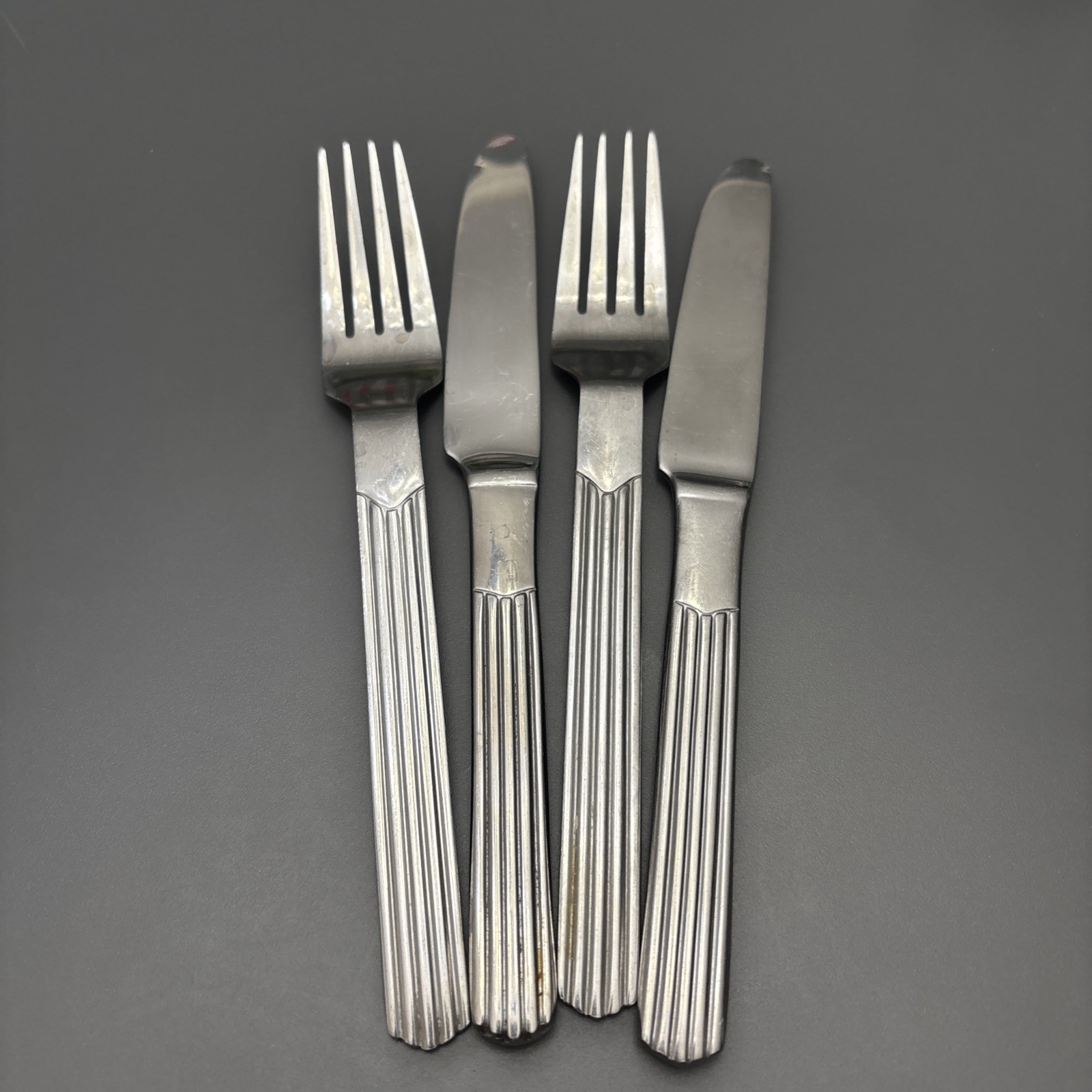 Cambridge TIDES Flatware Set 4 Pieces Ribbed Ridges Stainless 2 Forks 2 Knives