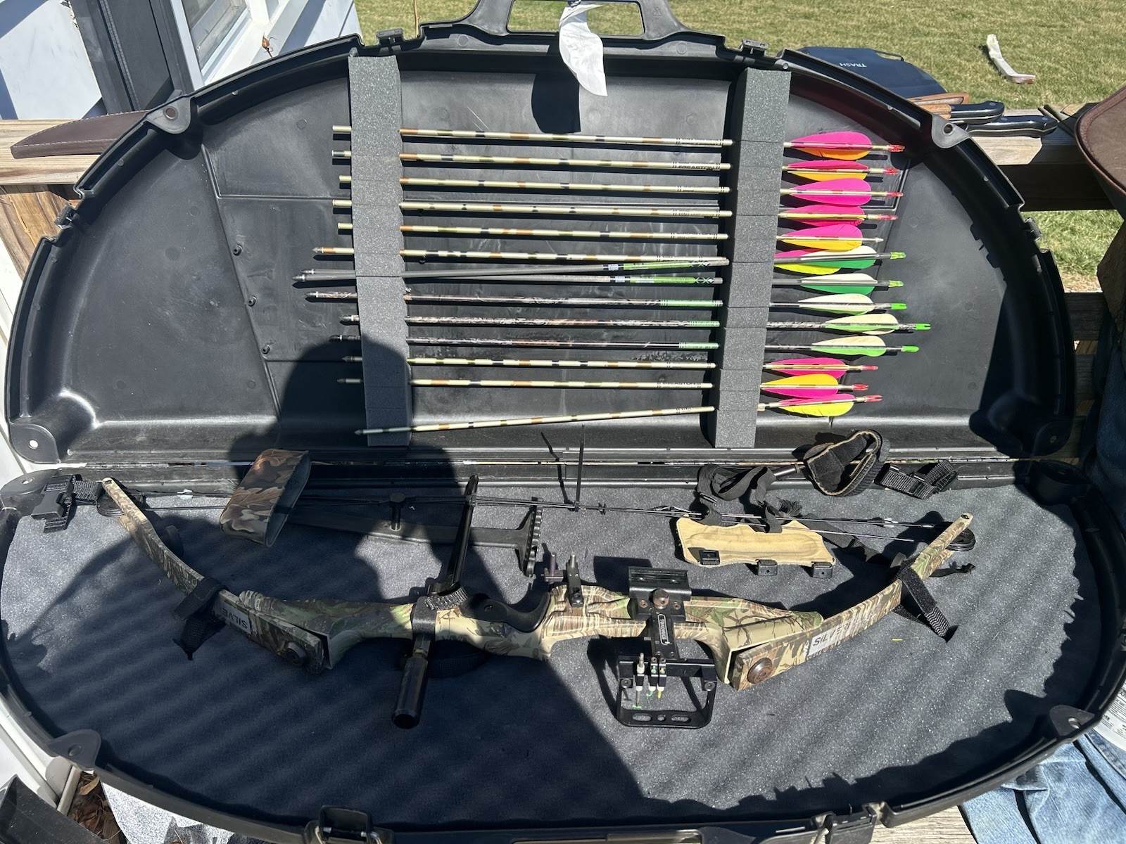 Barnett Whitetail Hunter Crossbow 165lb 350fps w/ Hard Case & Bolts Camo