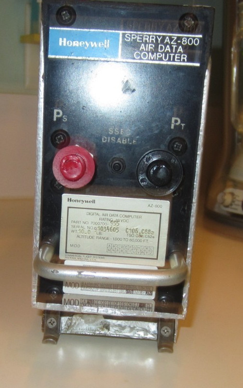 HONEYWELL SPERRY DIGITAL AIR DATA COMPUTER P/N 7000700-955 AZ-800