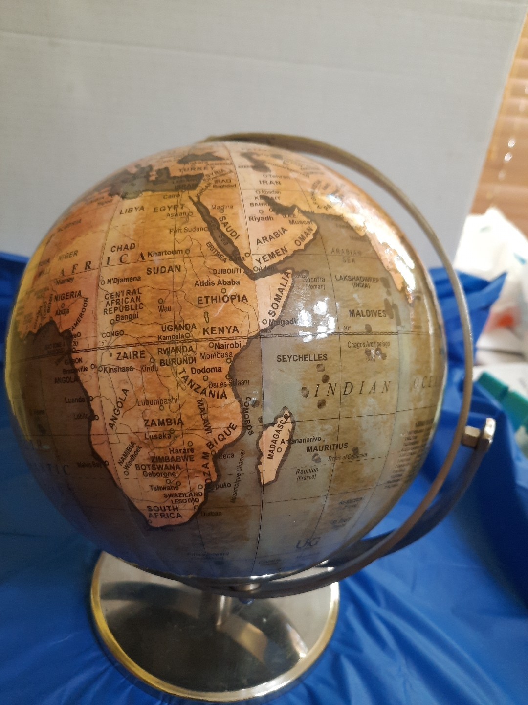Vintage UG Globe 10"