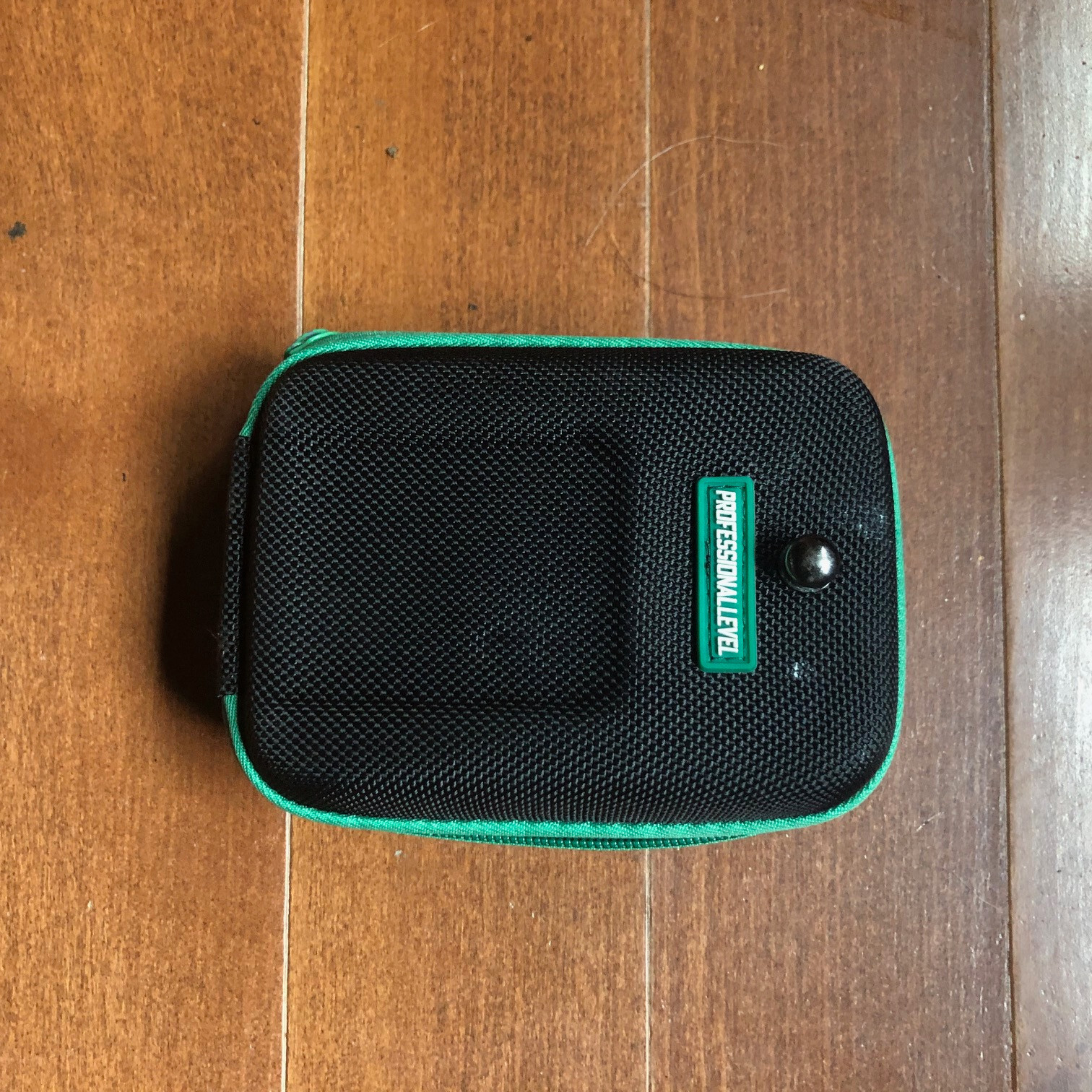 Golf RF C004, Laser Slope Rangefinder with Magnetic Hold & Hard Case