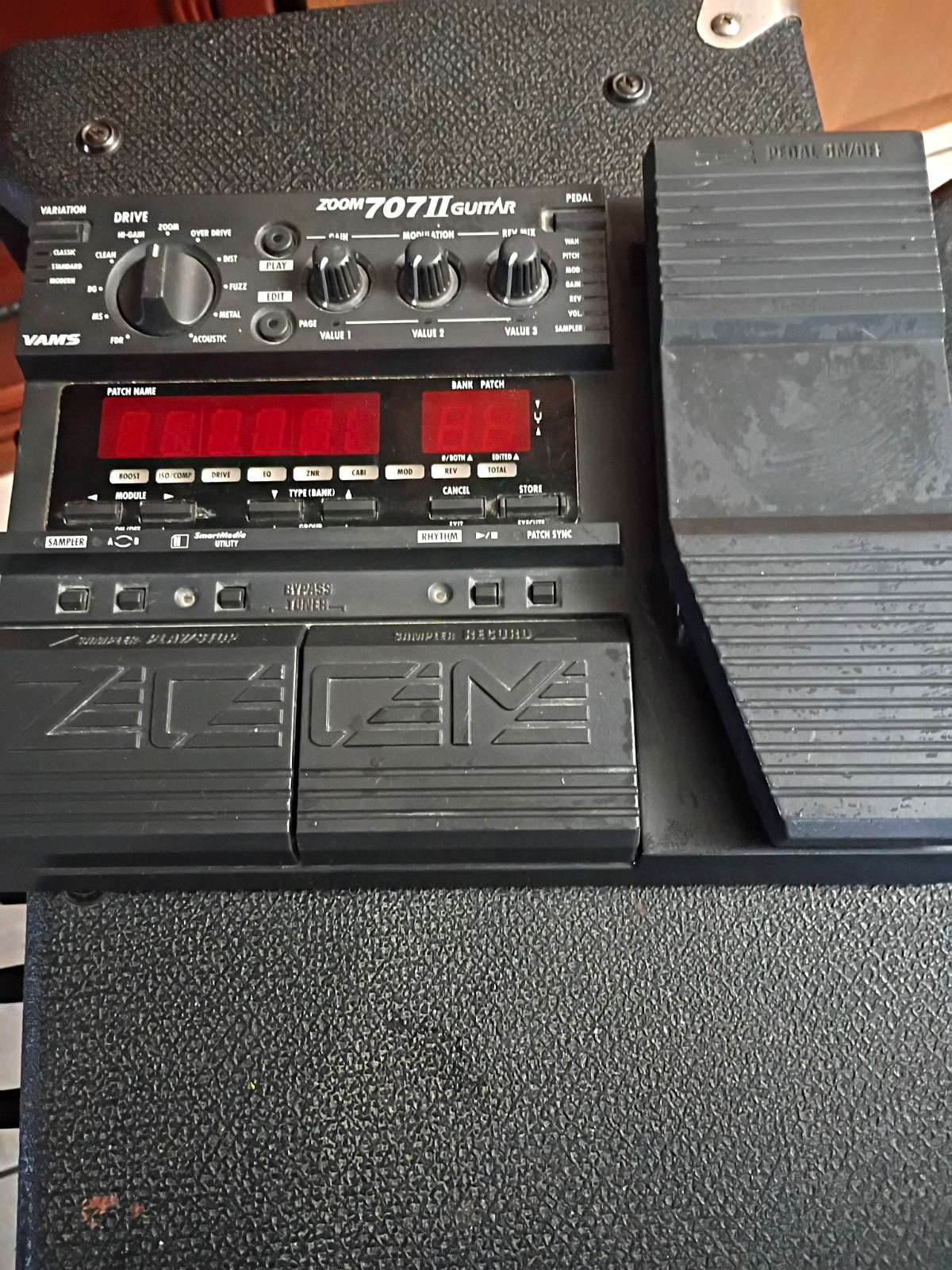 Zoom 707II Digital Multi-Effects Processor Pedal w/ Expression for Guitar