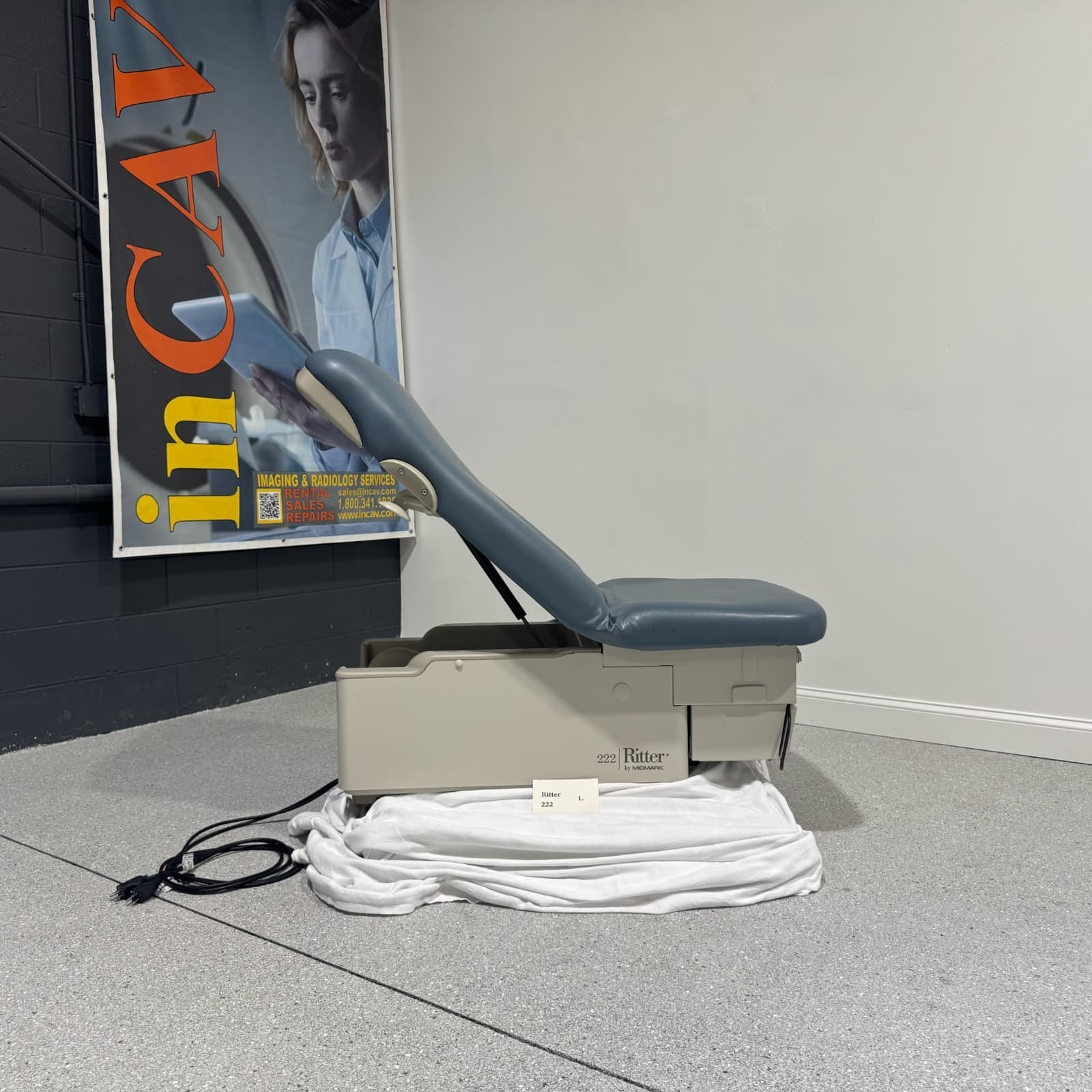 Midmark Ritter 222 Power Hi-Lo Exam Table  with Foot Switch