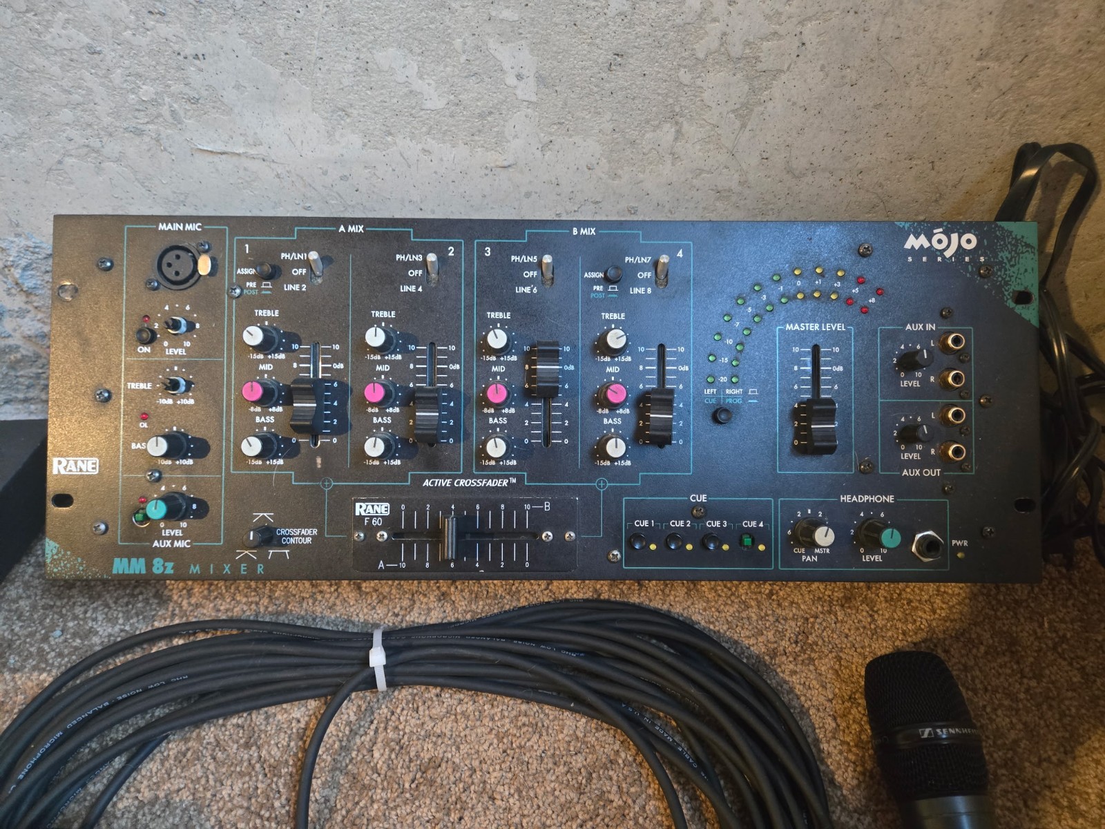 RANE Mojo Mm 8z Rackmount Dj Mixer with cords and mic