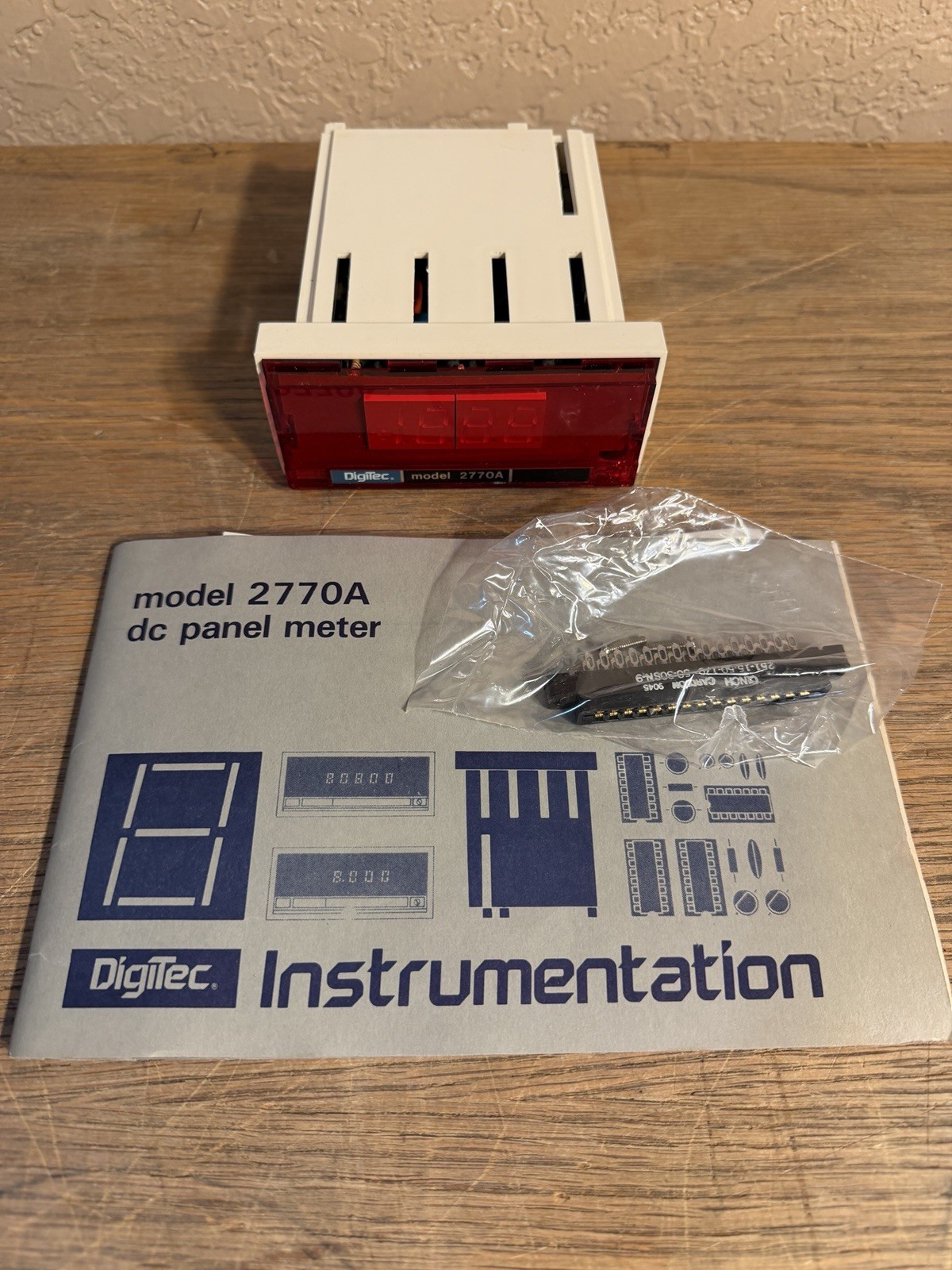 DIGITEC DIGITAL PANEL METER 2770A-02