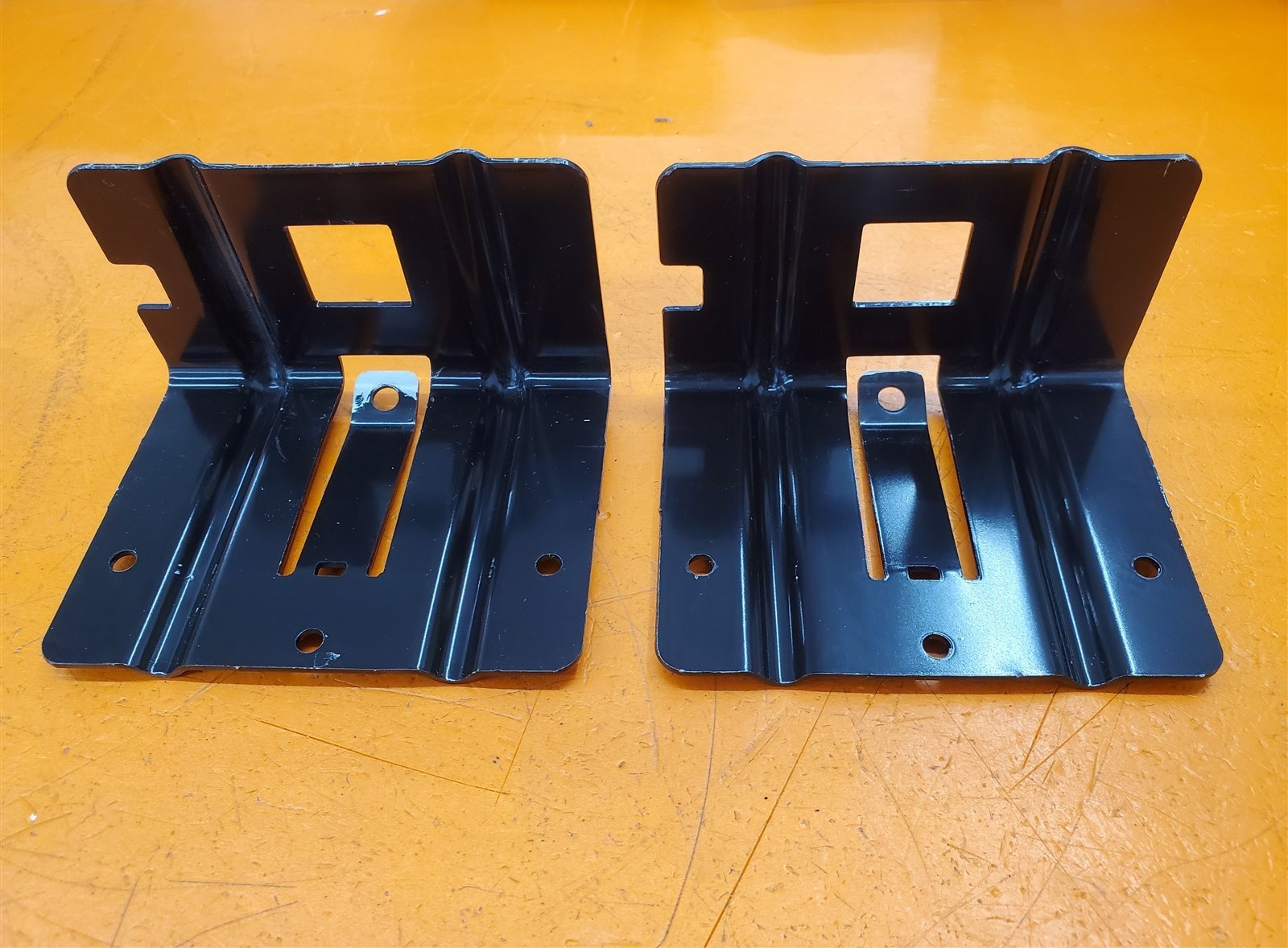 ⭐️⭐️⭐️⭐️⭐️ **2** Smart Technologies 51-00432-02 Pen Tray Brackets **NO SCREWS**