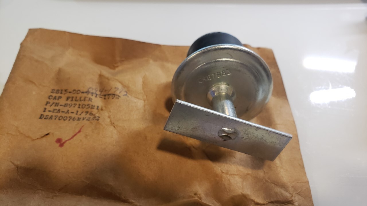MASSEY-FERGUSON CAP FILLER 897105M1 2815-00-094-1792