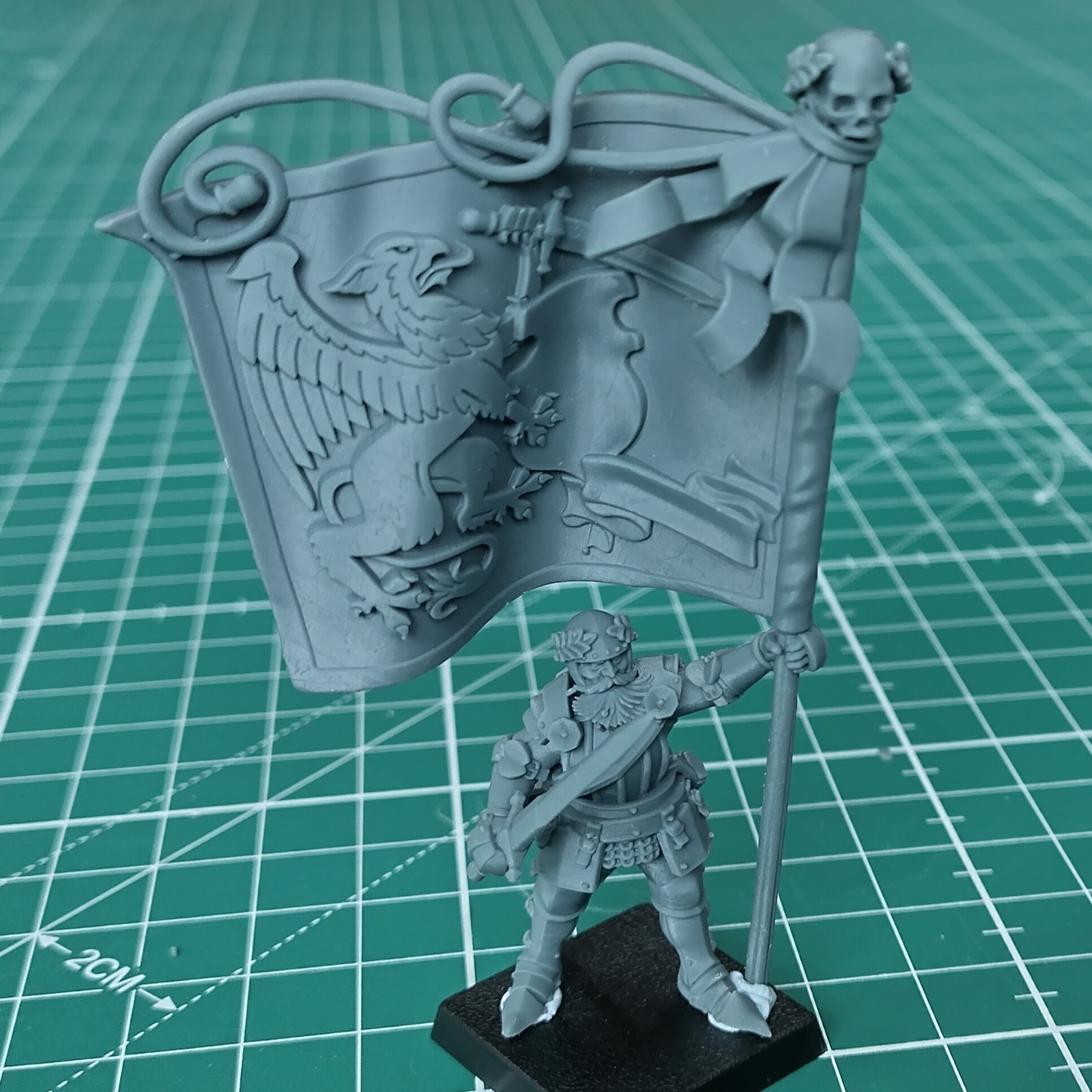 Highlands Miniatures Sunland Battle Standard Bearer on Foot