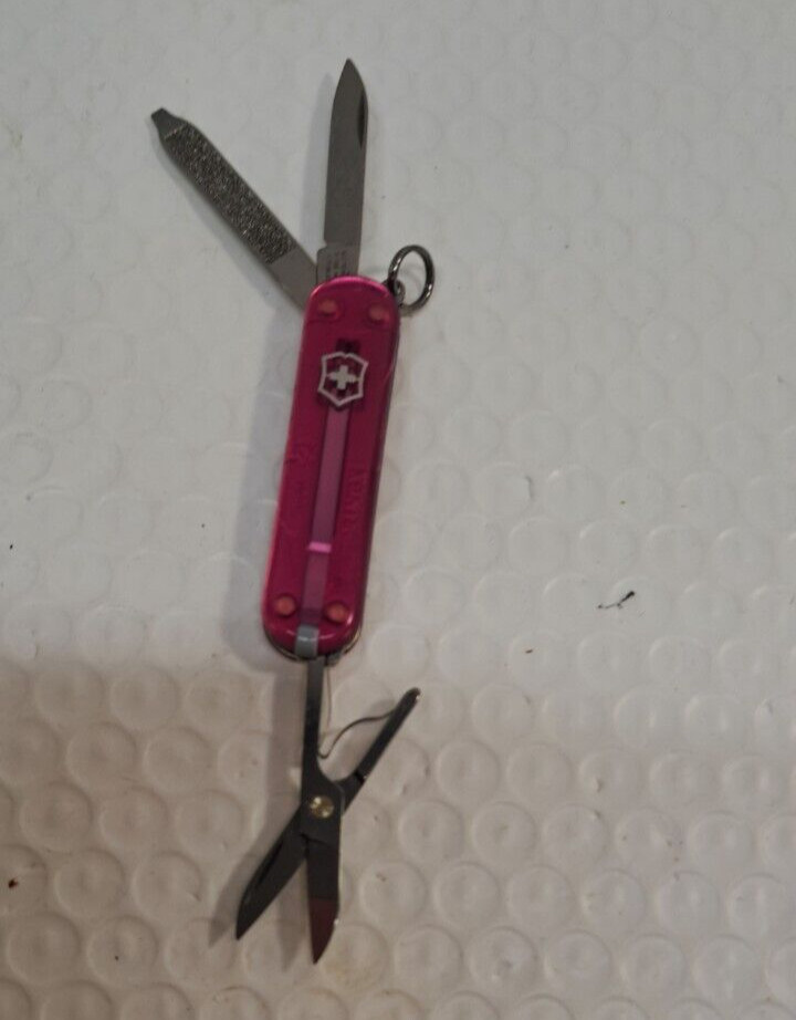 VICTORINOX CLASSIC SD 58MM SWISS ARMY KNIFE POCKET KEYCHAIN TRANSLUCENT PINK