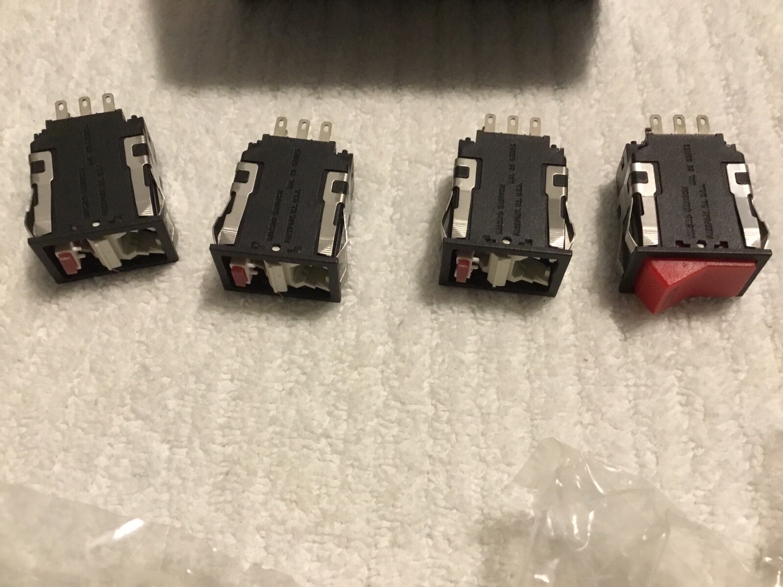 Honeywell MicroSwitch: AML26FBB2AA01XR Push Button Switches