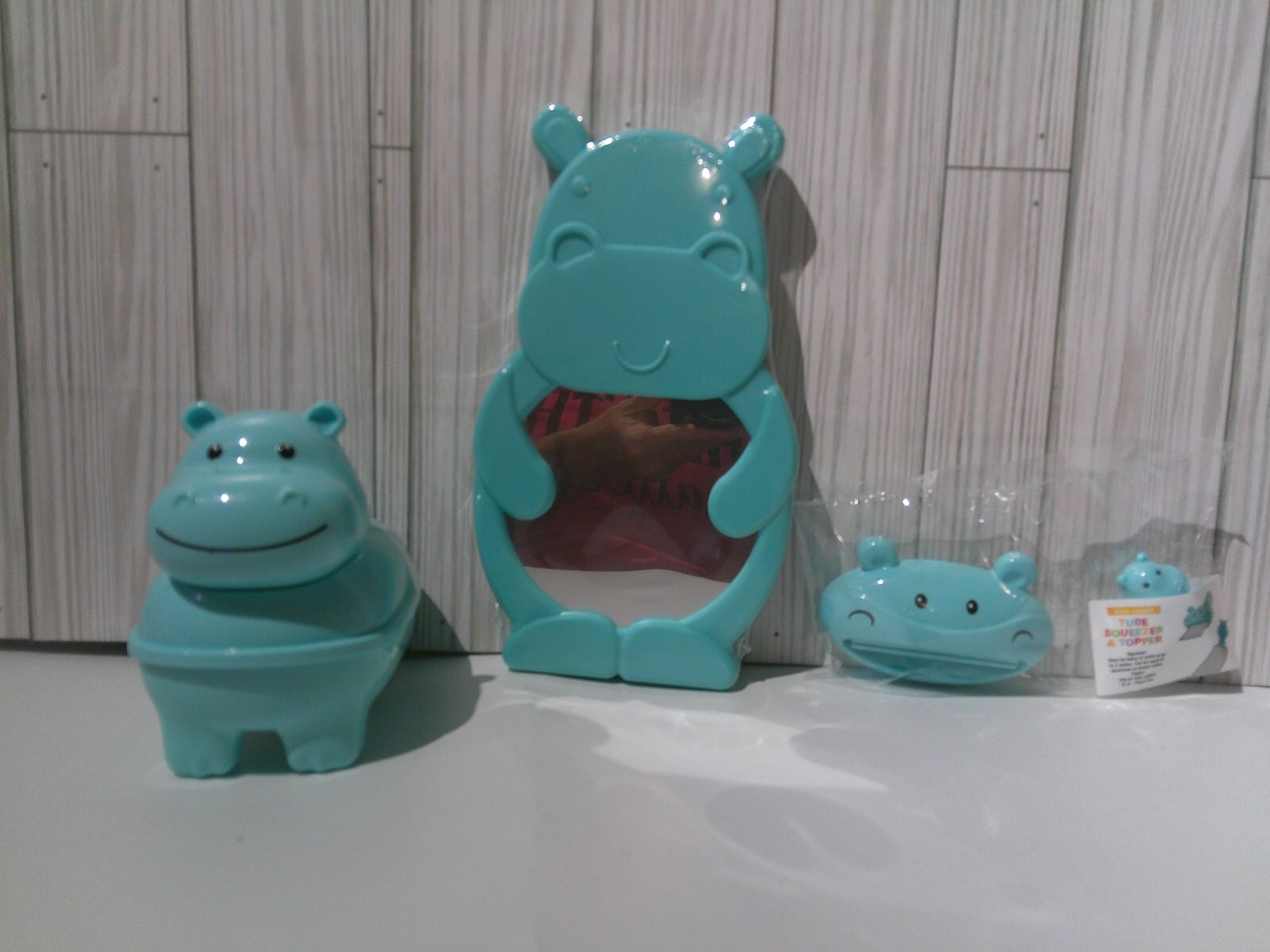 Kids Bathroom Set/Bath Mirror, Soap Dish & Tube Squeezer & Topper/Hippo