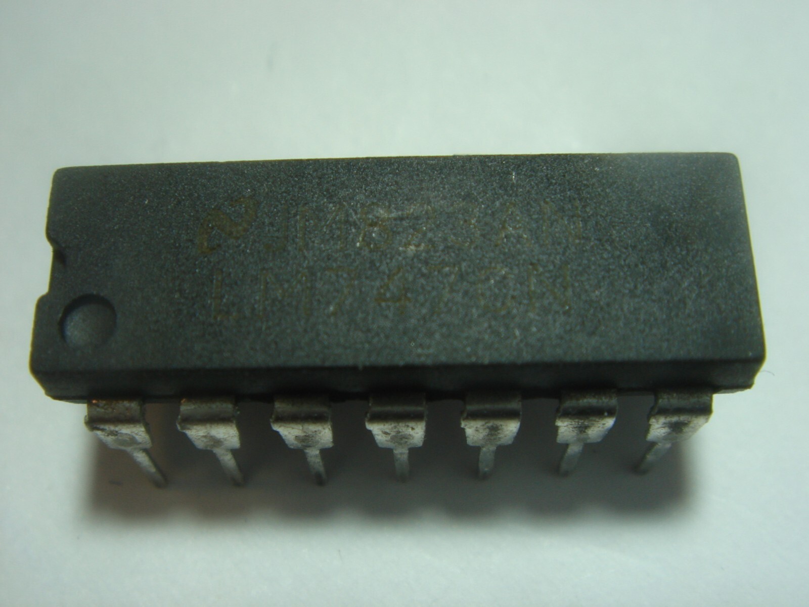 LM747 = uA747 OpAmp Operational Amplifier #19-833
