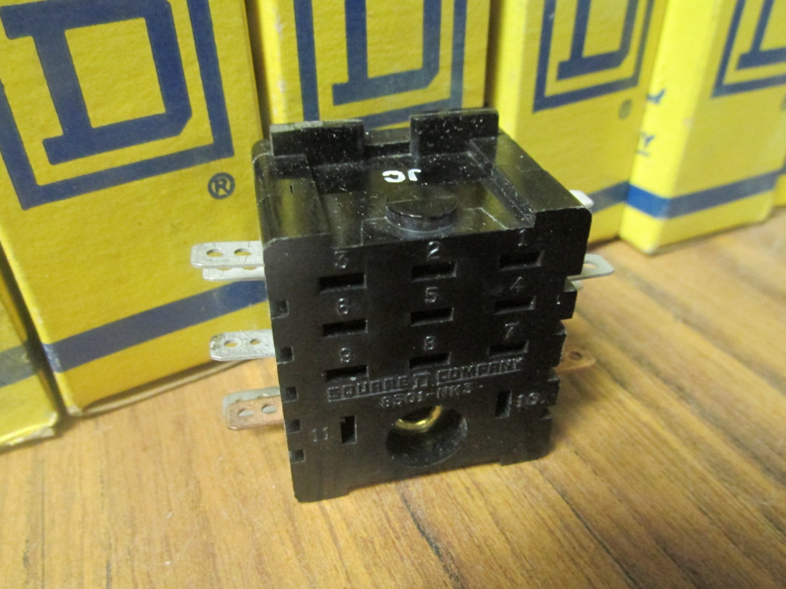 * SQUARE D CLASS 8501 TYPE NK3 SERIES A SOCKET ...... VM-8A