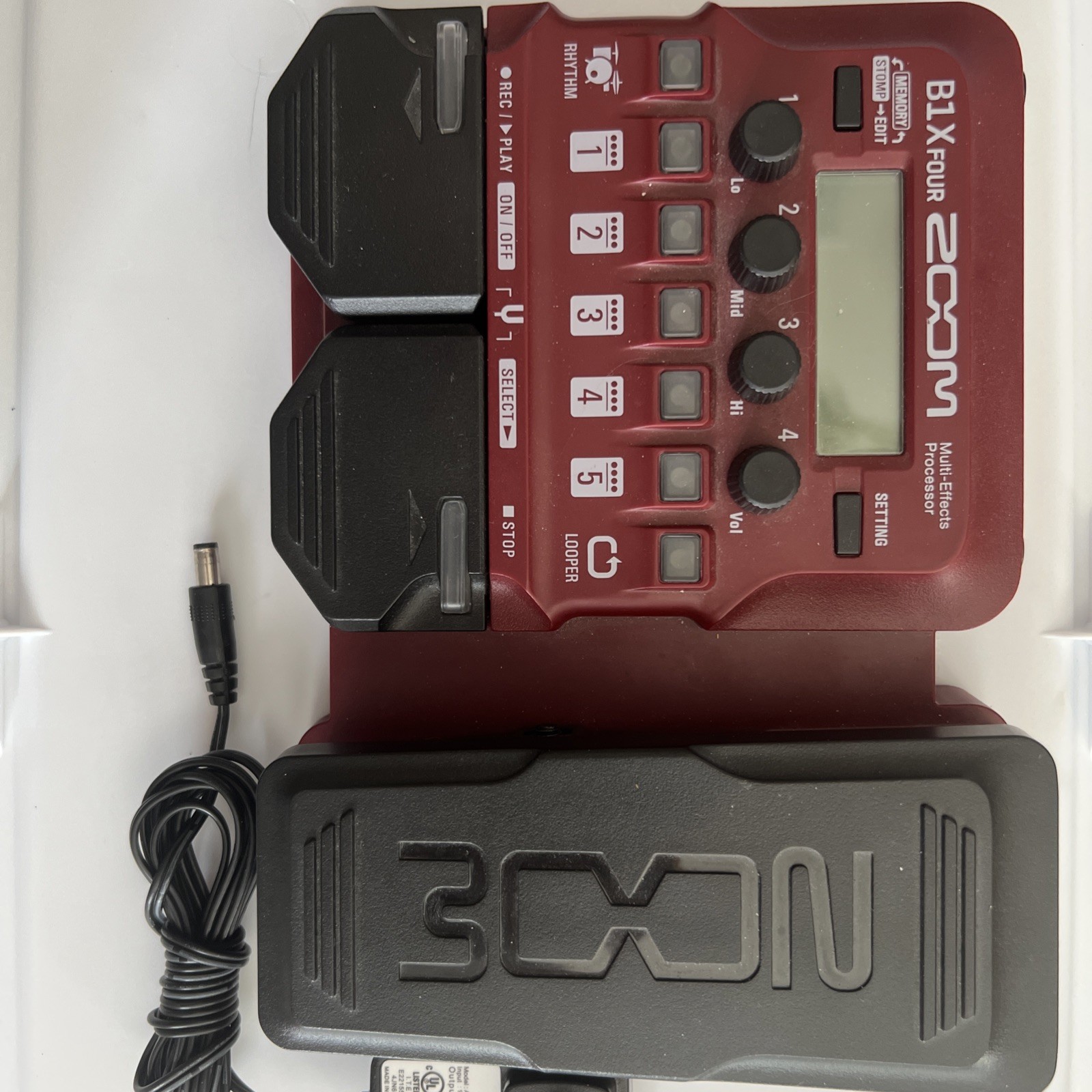 ZOOM Multi-Effects Processor (for Bass) B1 FOUR Red & Zoom with ZOOM PS & Box