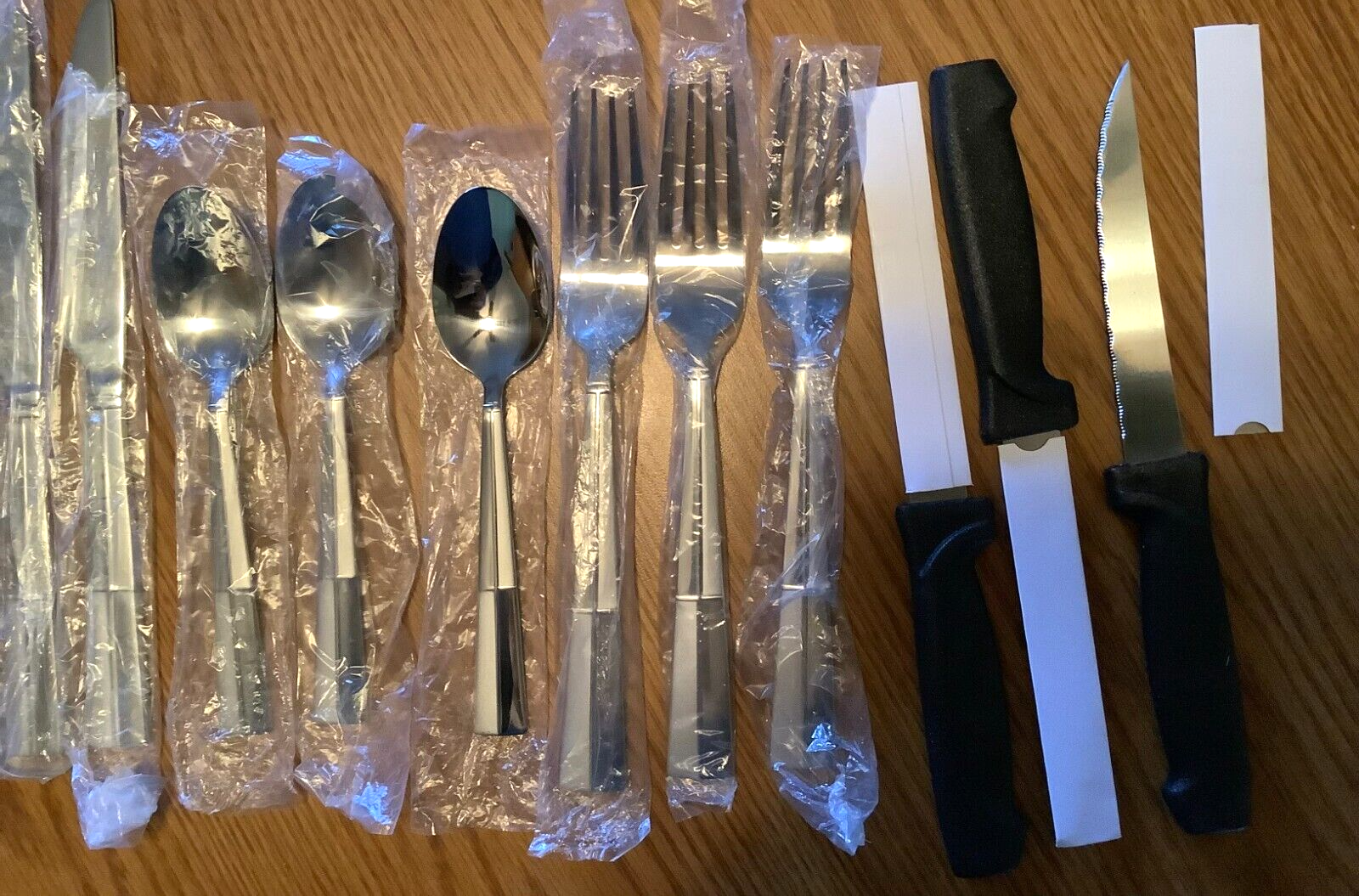 Pfaltzgraff - Arabesque Frost / 12-Piece Stainless Flatware Silverware Set
