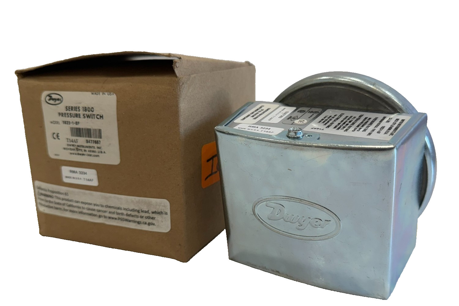 NEW DWYER 1823-1-SF PRESSURE SWITCH SERIES/1800 18231SF