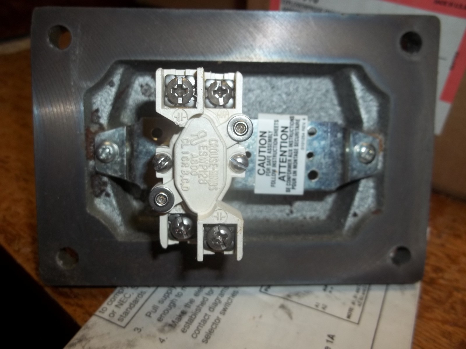 COOPER DSD918 EXPLOSION PROOF FRONT OPERATED COVER W/ SINGLE PUSHBUTTON (488)