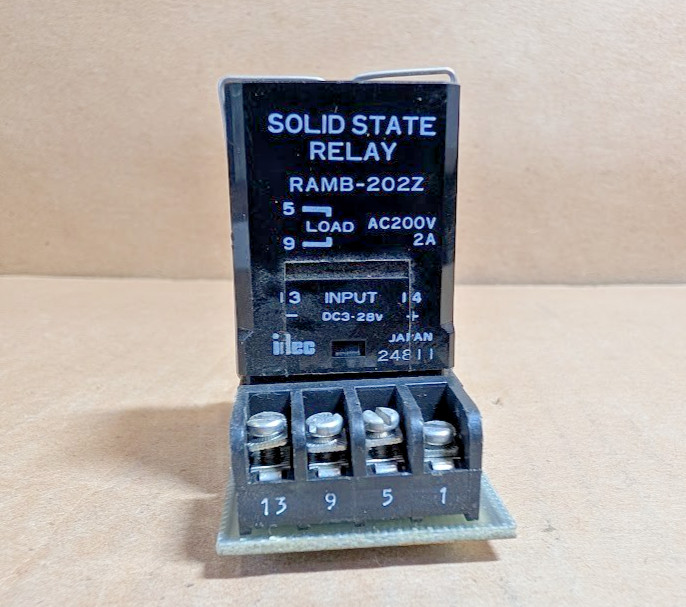 IDEC RAMB-202Z Solid State Relay, 2A, 3-28VDC coil, 8 Blade, With Base (NewNB)