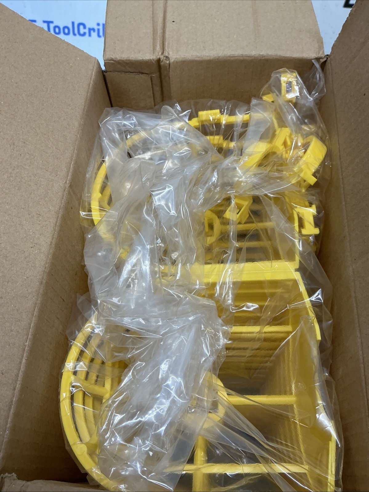 Ericson 123100STWY-1W 100’ Temporary String Light Set w/ Guards AB-404