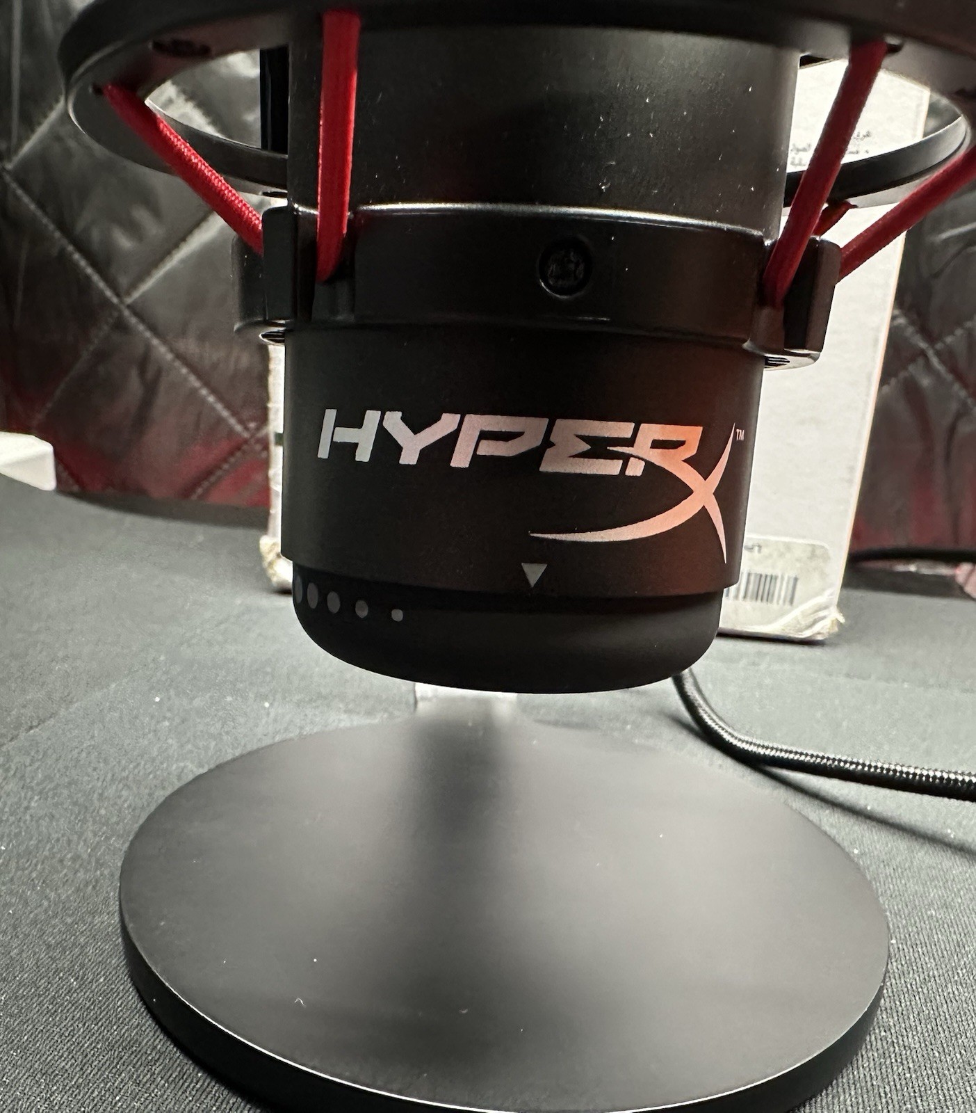HyperX QuadCast - USB Gaming Microphone, for PC, PS4 and Mac . Very clean
