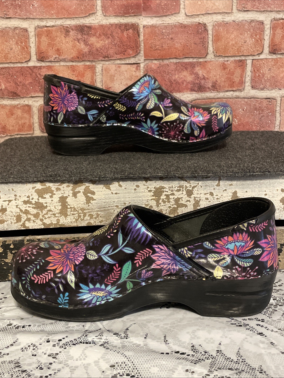 Dansko Women’s Professional Clogs Nursing Colorful Flowers Patent sz 40/9-9.5