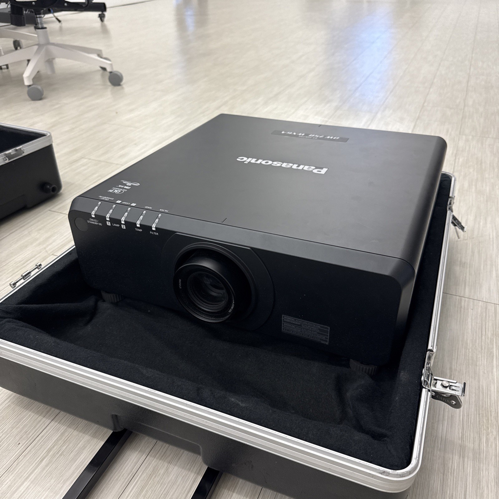 Panasonic PT-DW750 HDMI Projector W/ET-DLE055 With Foldable Projector Screen