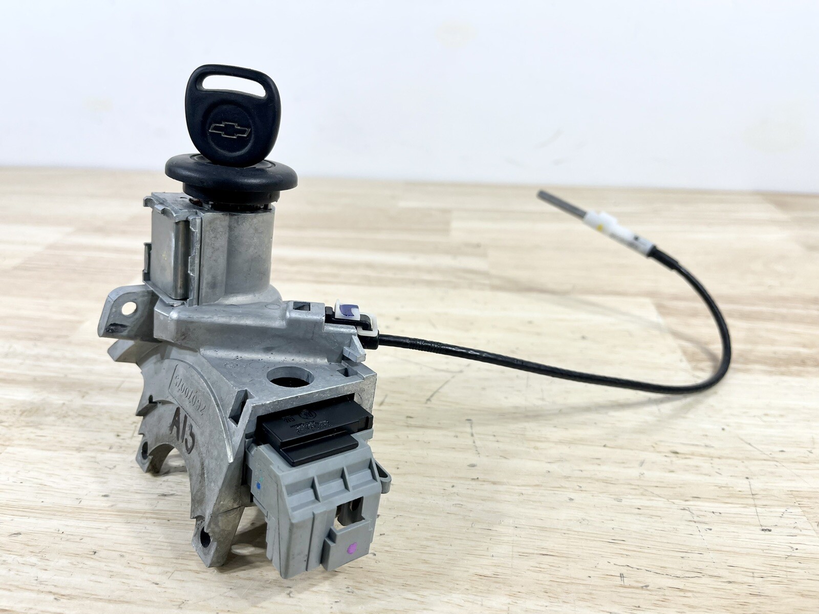 2003-2006 Silverado Tahoe Sierra Avalanche 1500 Ignition Switch w/ (1) Key OEM