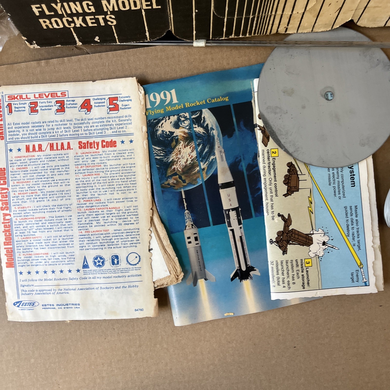 Vintage Estes Model Rocket Starter Set Operations Range Box