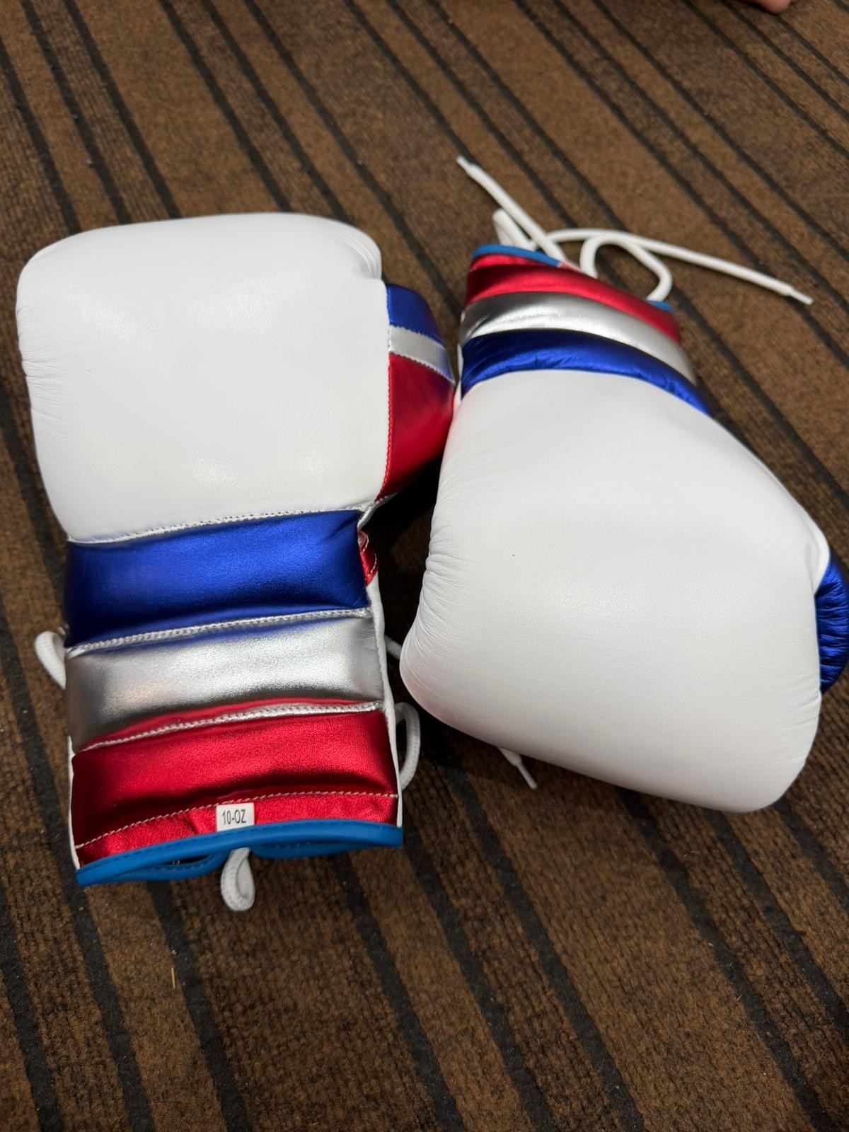 Custom Made Horse Hair Boxing Sparring Gloves 10oz Cowhide Leather ODM/OEM White