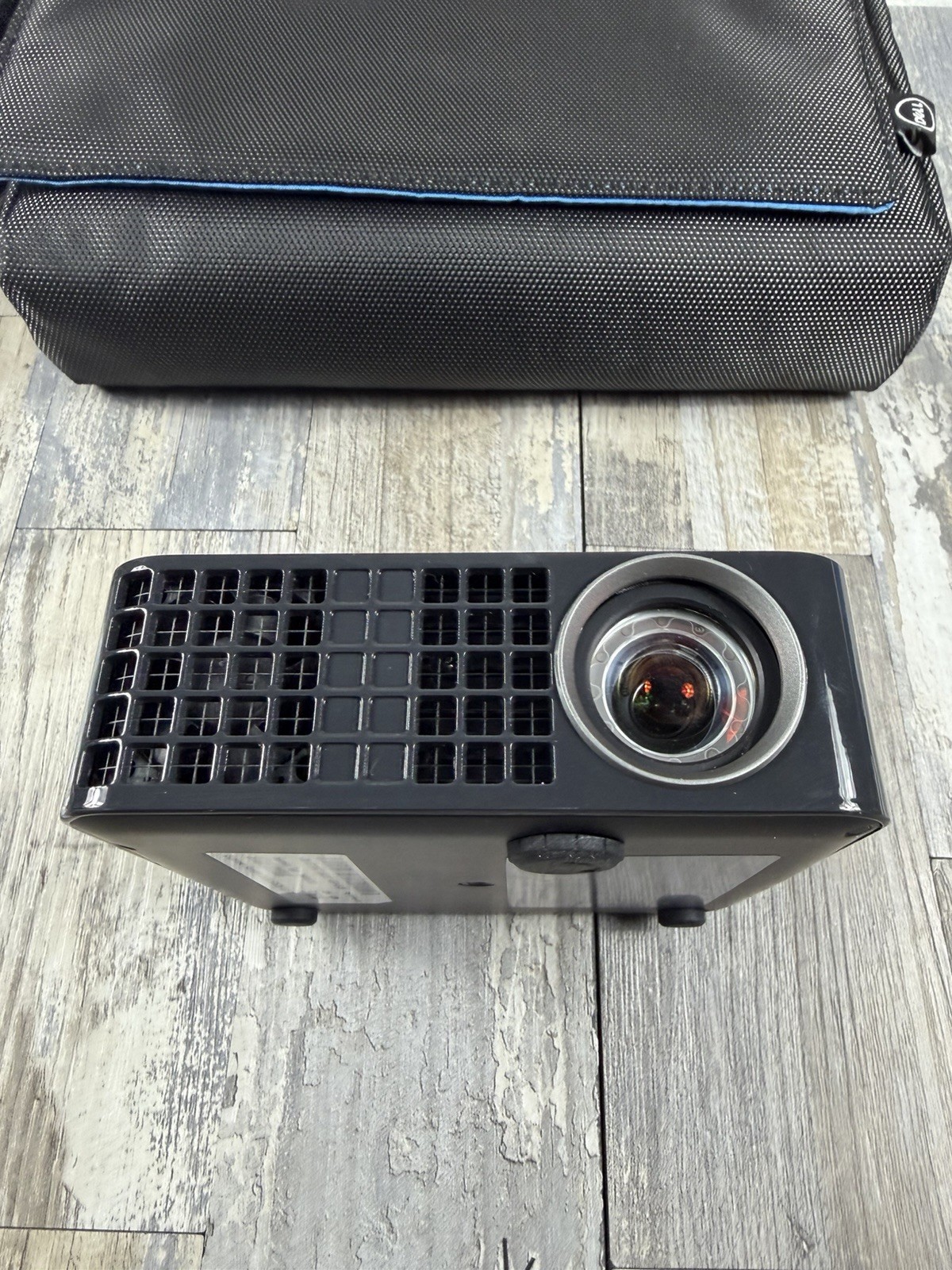 Dell M115HD LED DLP Mini Mobile Projector Bundle