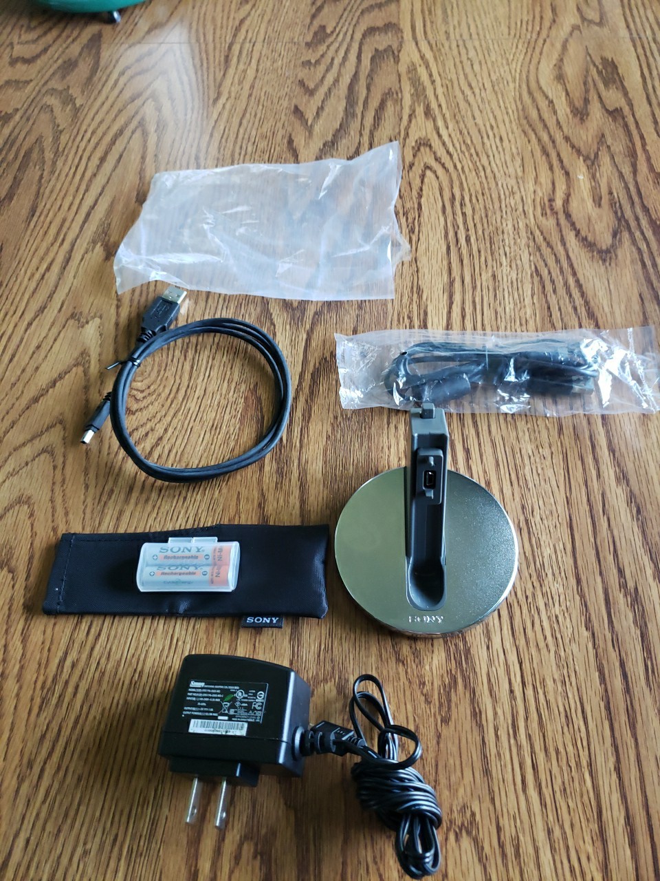 SONY SX Series USB Cradle L82, Sunny Adapter, 2 Rechargeable Batteries + 2 Cords