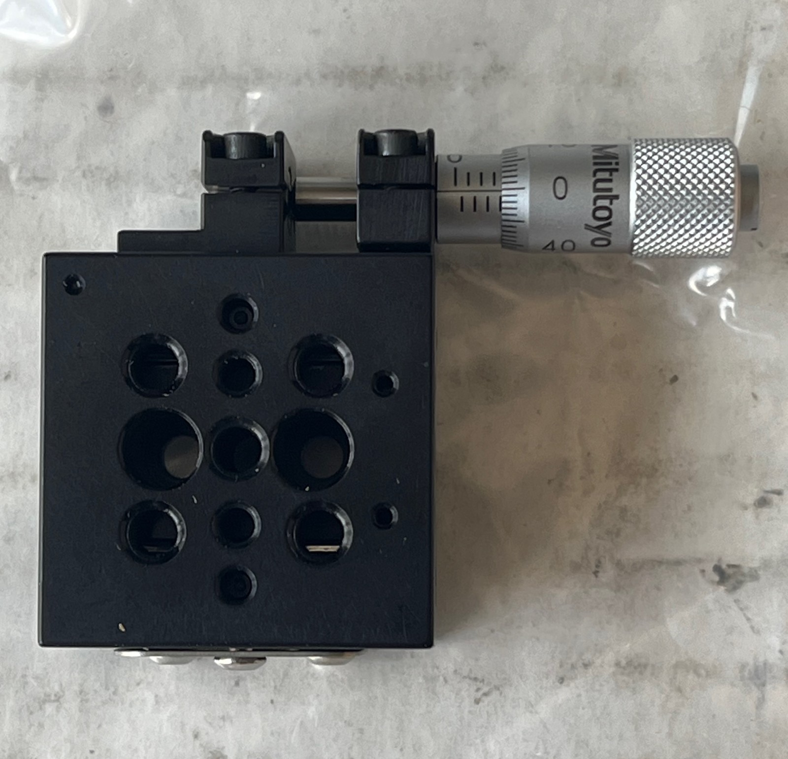ThorLabs Small Single-Axis Stage w/Mitutoyo Metric Micrometer Head (mdl# MS1S/M)