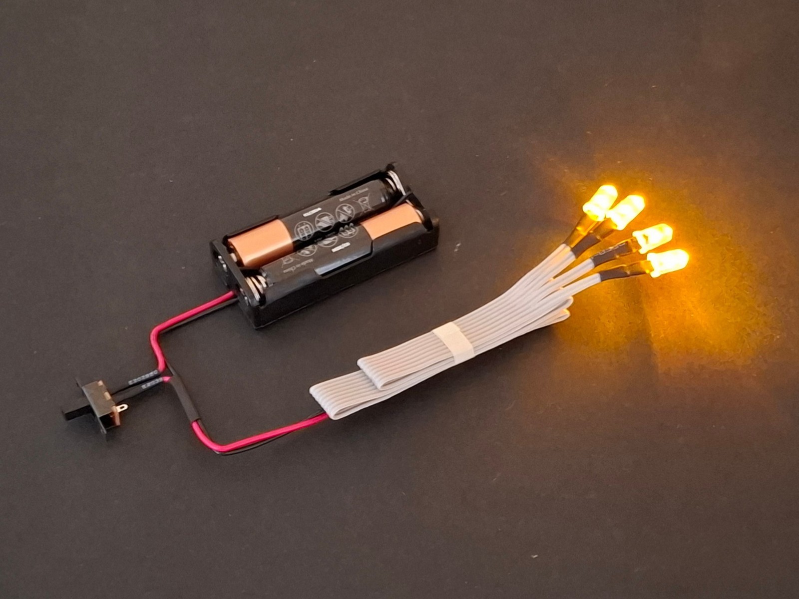 Flickering Flame LED Light 4x 5mm Yellow Fire Effect for Props Cosplay HK9949