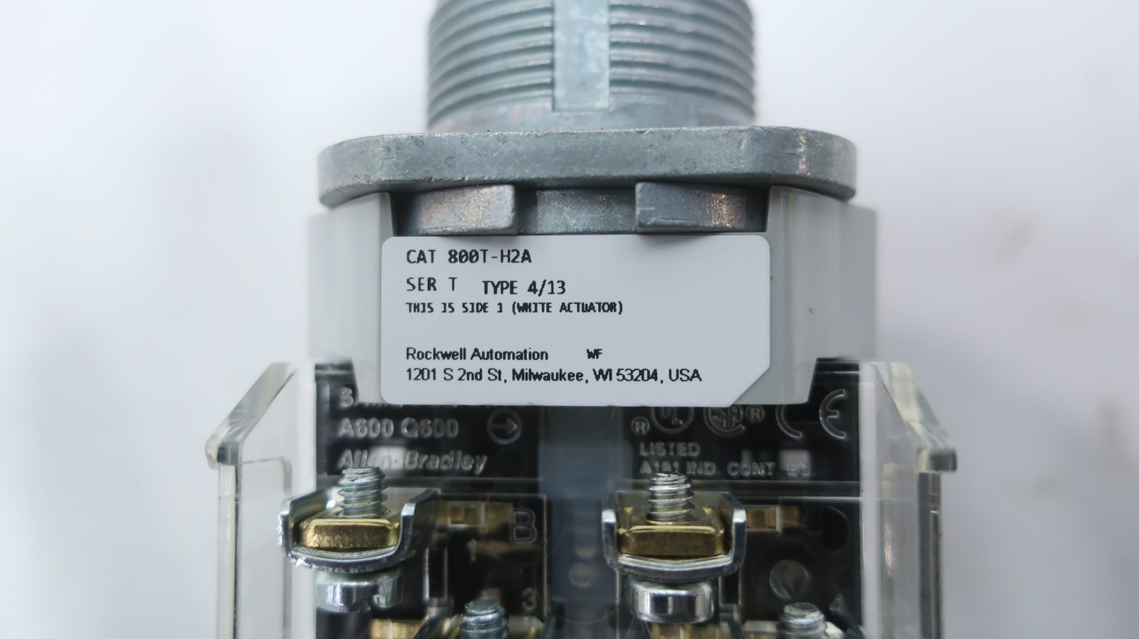 Allen Bradley 800T-H2A 30mm Selector Switch 2 Pos