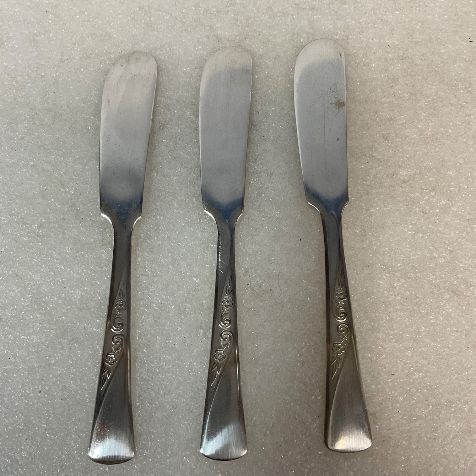 Revelation Silver Plate Butter Spreaders 3pc Floral Handle 5.25in