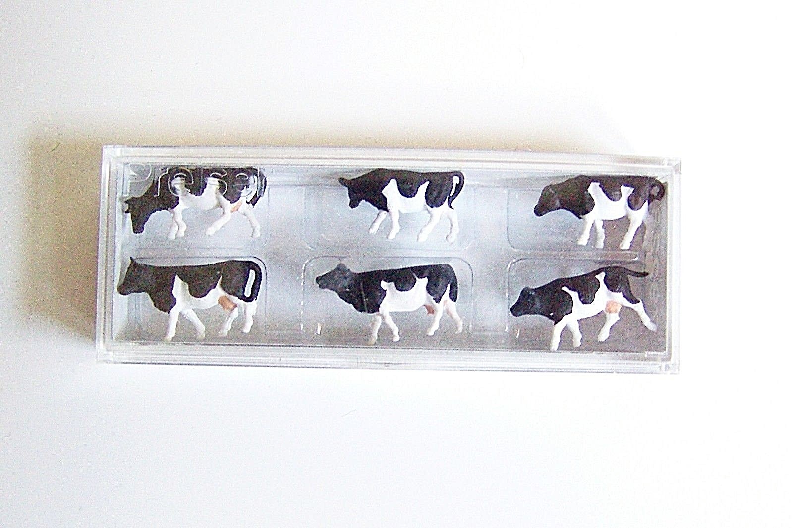 N Preiser # 79228 Black & White COWS : 1:160 scale FARM ANIMAL COW FIGURES